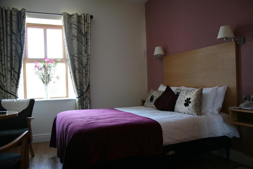 The Coach House Hotel Oranmore Kültér fotó